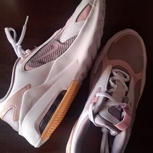 Stylish Youths Sneakers in White and Pink